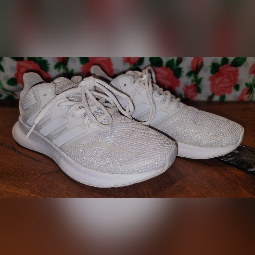Adidas Run Falcons Size 5